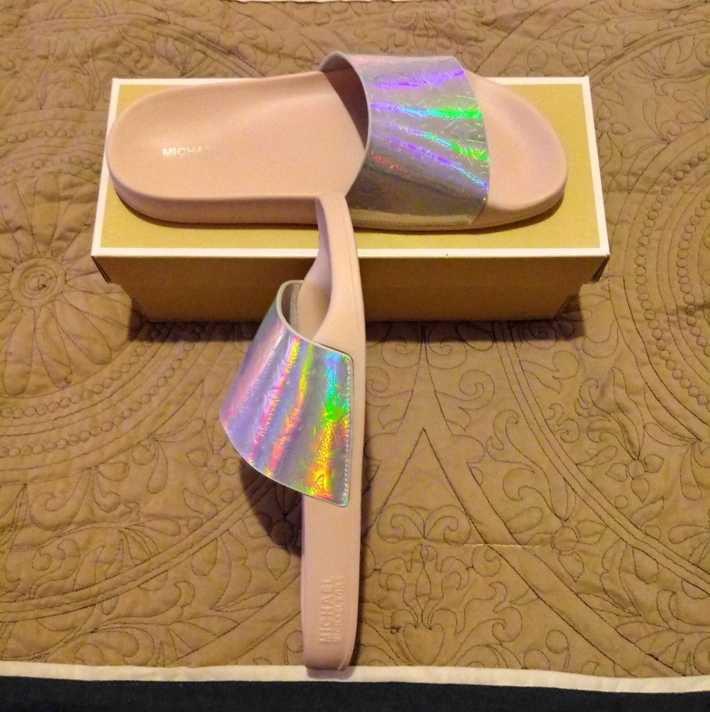 Michael Kors Gilmore Slides - Picture 8 of 10